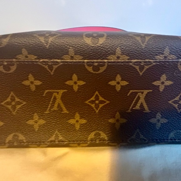 Louis Vuitton Besace shoulder tote - Picture 10 of 14